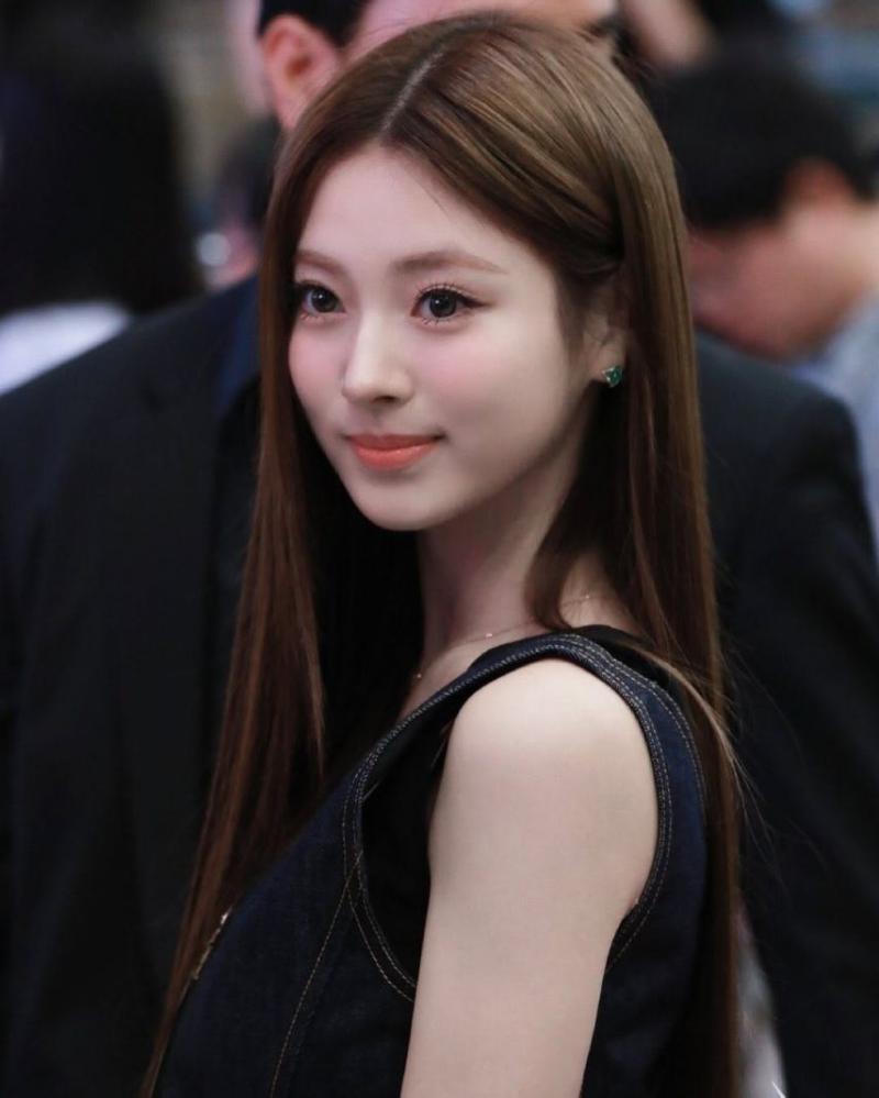 MEOVV (미야오) 안나