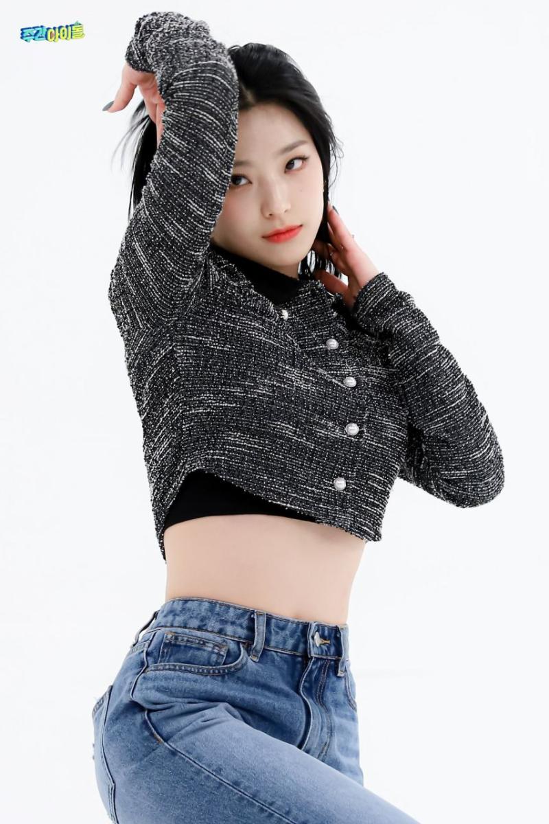 배우 이새롬