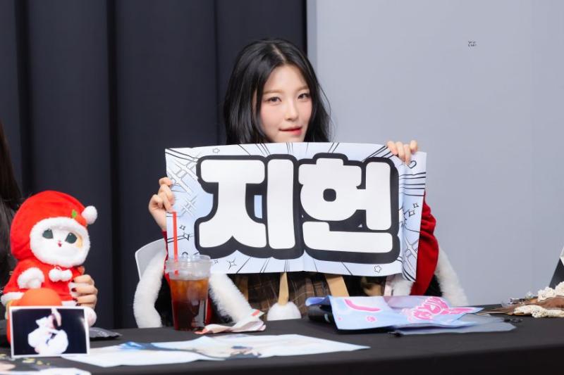 프로미스나인 백지헌