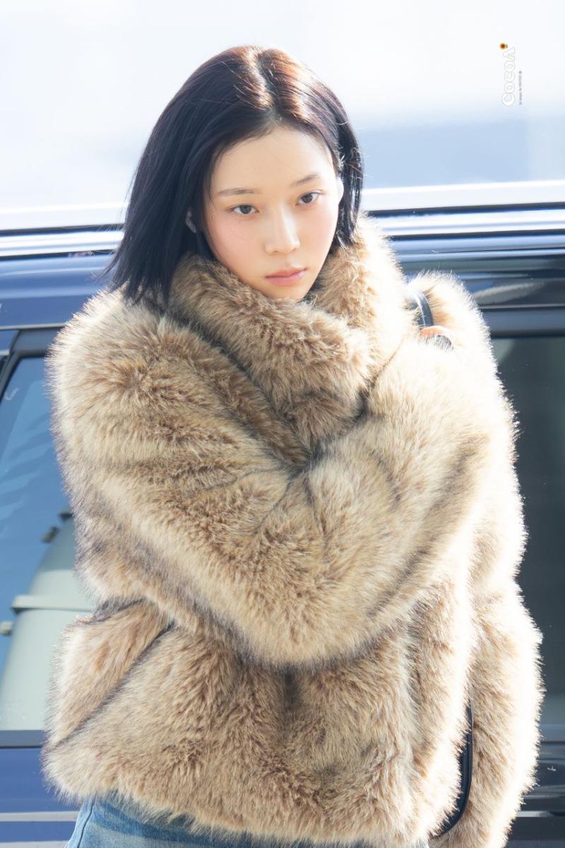 따뜻하게 입고 일본으로 출국하는 에스파 윈터