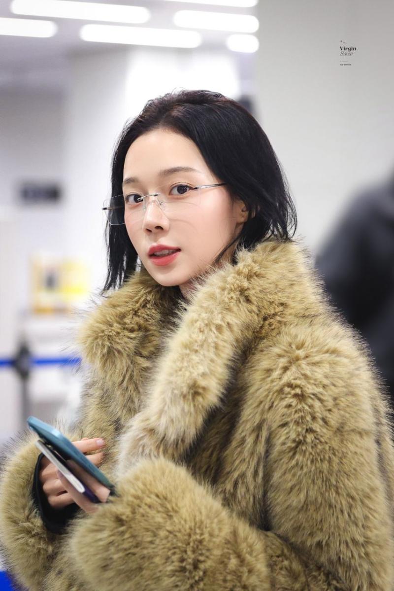 따뜻하게 입고 일본으로 출국하는 에스파 윈터