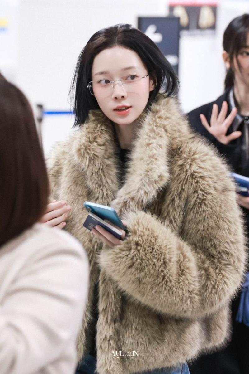 따뜻하게 입고 일본으로 출국하는 에스파 윈터
