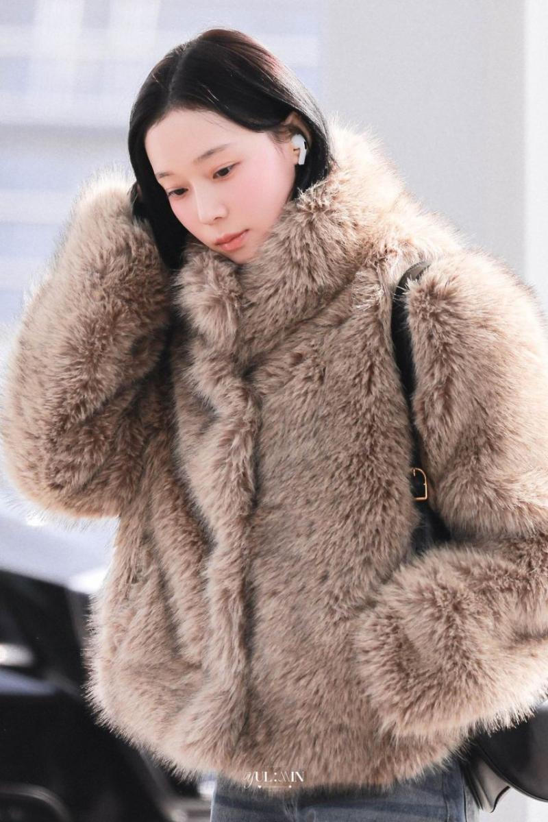 따뜻하게 입고 일본으로 출국하는 에스파 윈터
