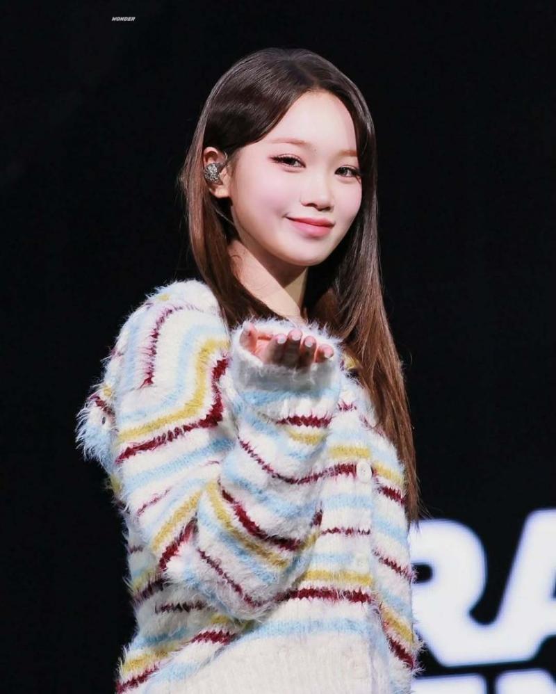 르세라핌 장발 김채원