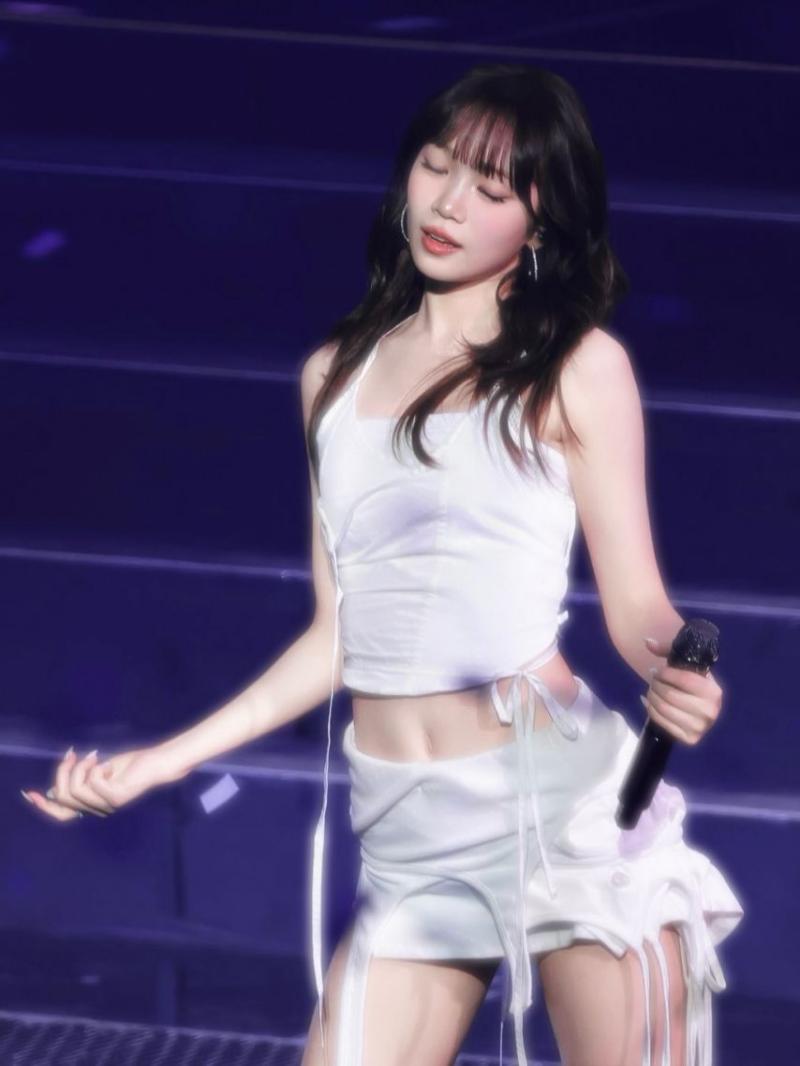 LE SSERAFIM (르세라핌) 김채원
