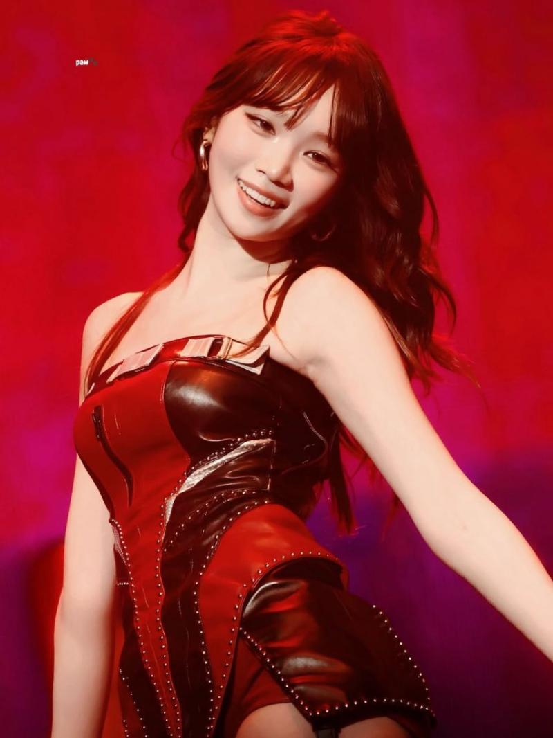 LE SSERAFIM (르세라핌) 김채원