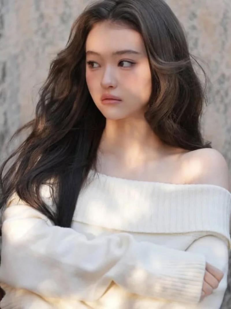 MEOVV (미야오) 엘라