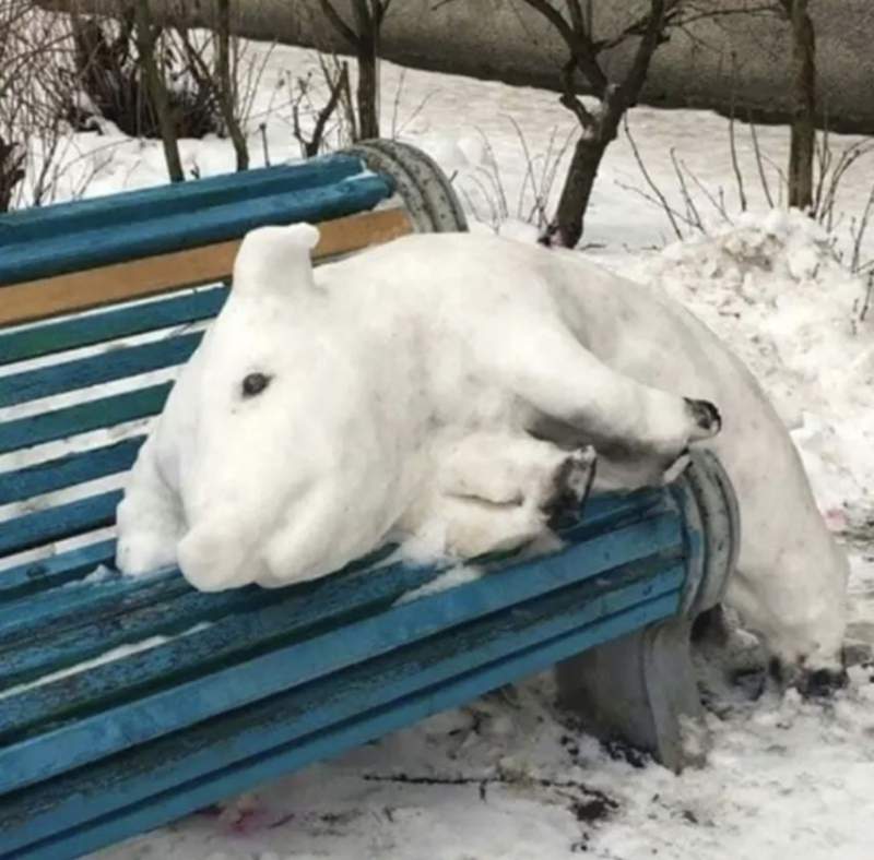 눈오면 소환되는 눈사람 장인들.jpg