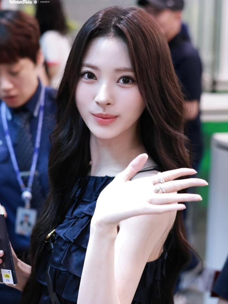 MEOVV (미야오) 안나