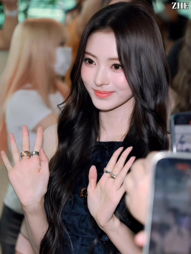 MEOVV (미야오) 안나