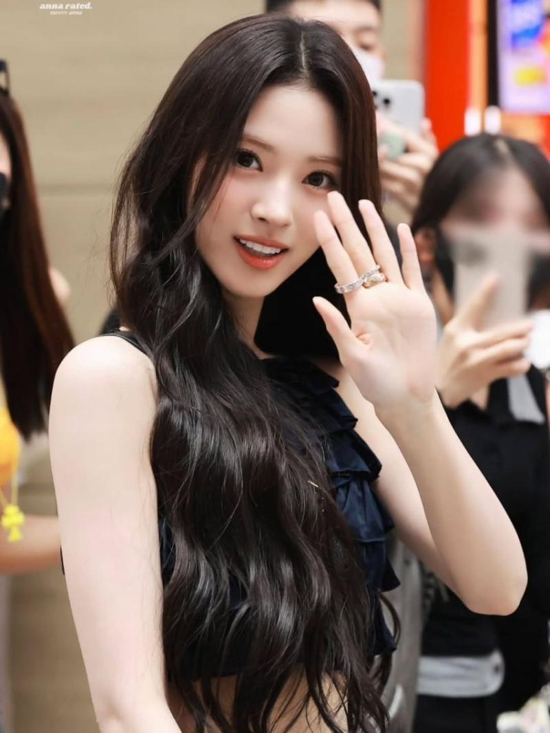 MEOVV (미야오) 안나