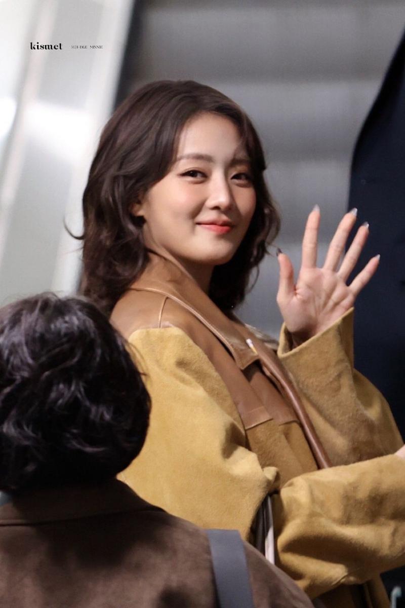 아이들 민니 오늘 출국