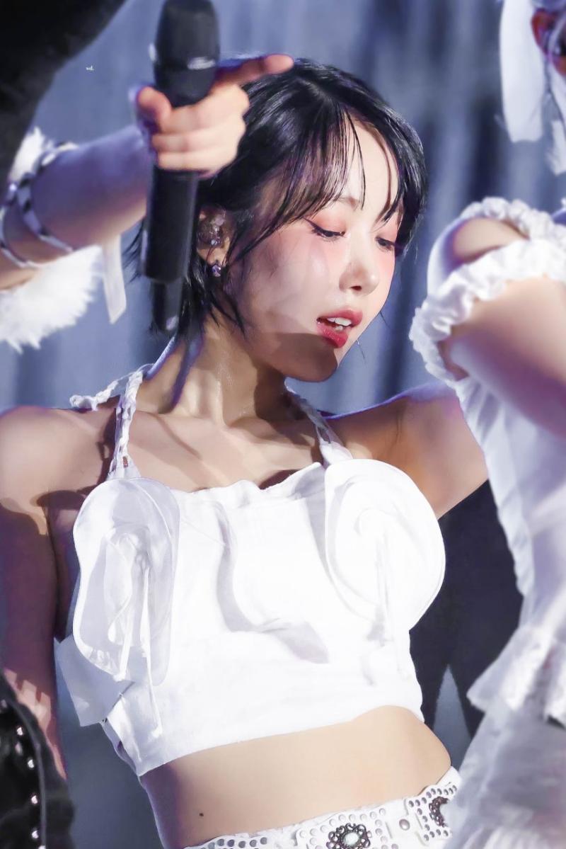 땀 젖은 VIVIZ 신비