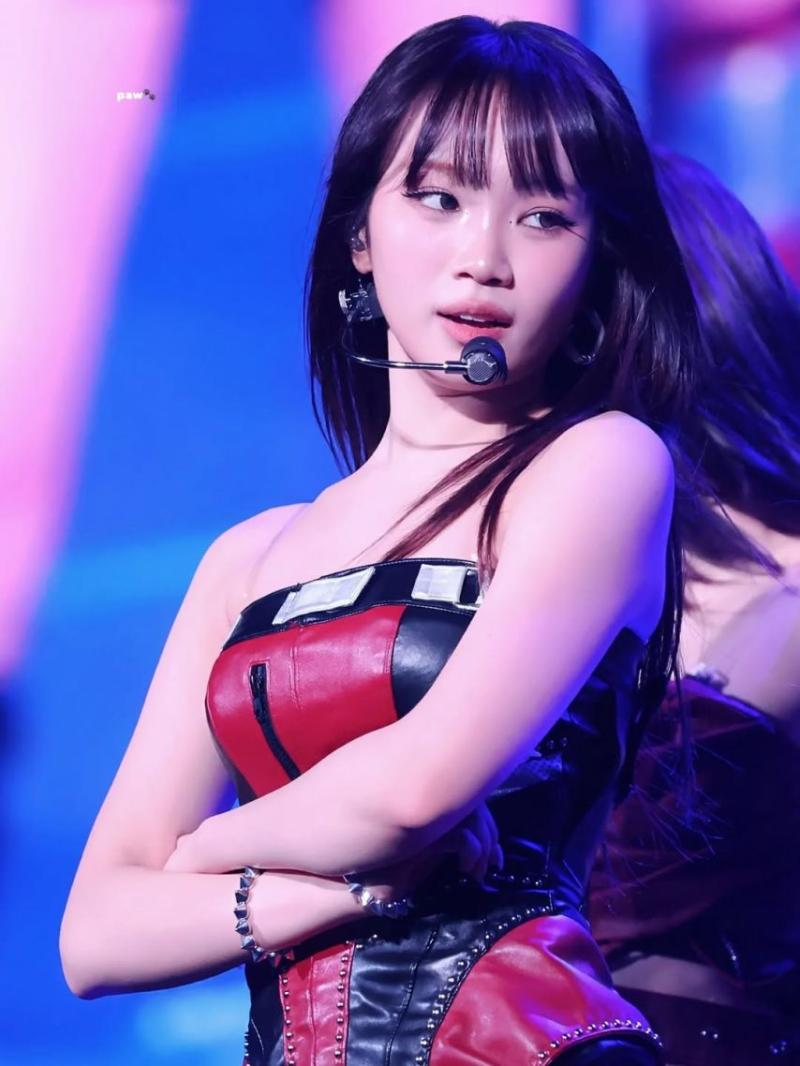 LE SSERAFIM (르세라핌) 김채원