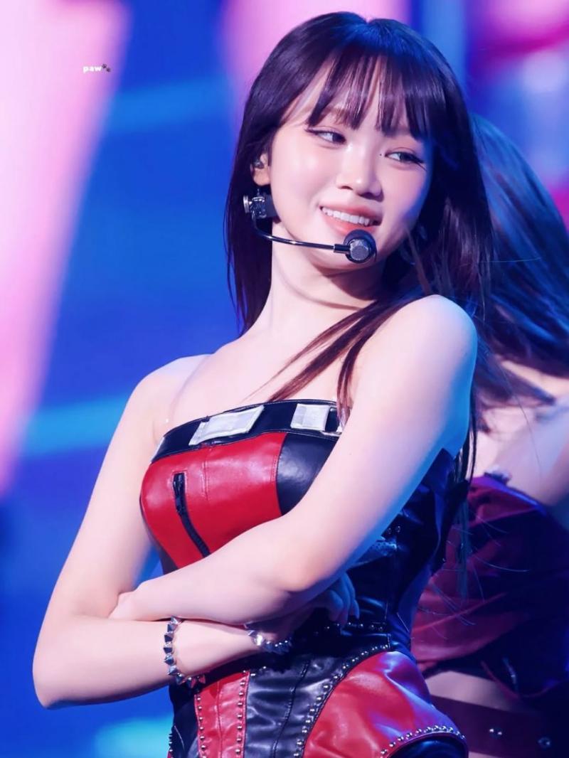 LE SSERAFIM (르세라핌) 김채원