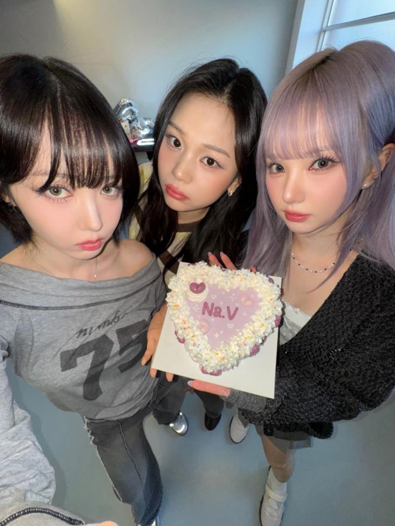 은하 신비 엄지 VIVIZ비비지 4주년