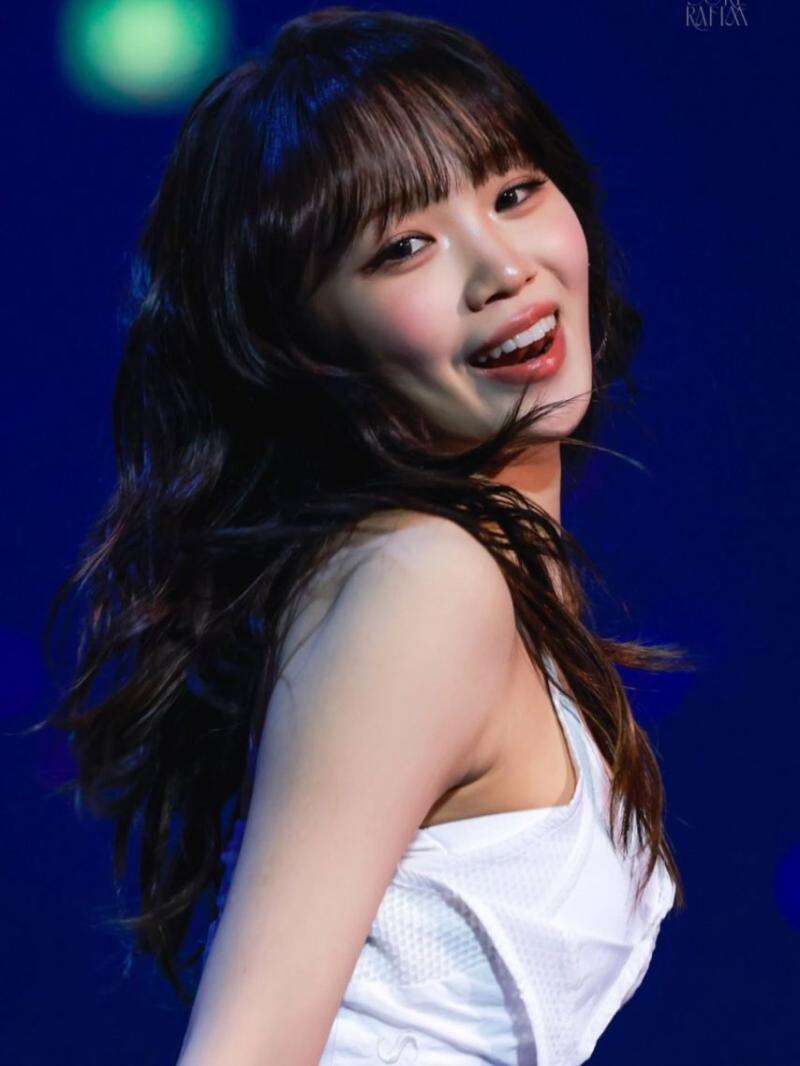 LE SSERAFIM (르세라핌) 김채원