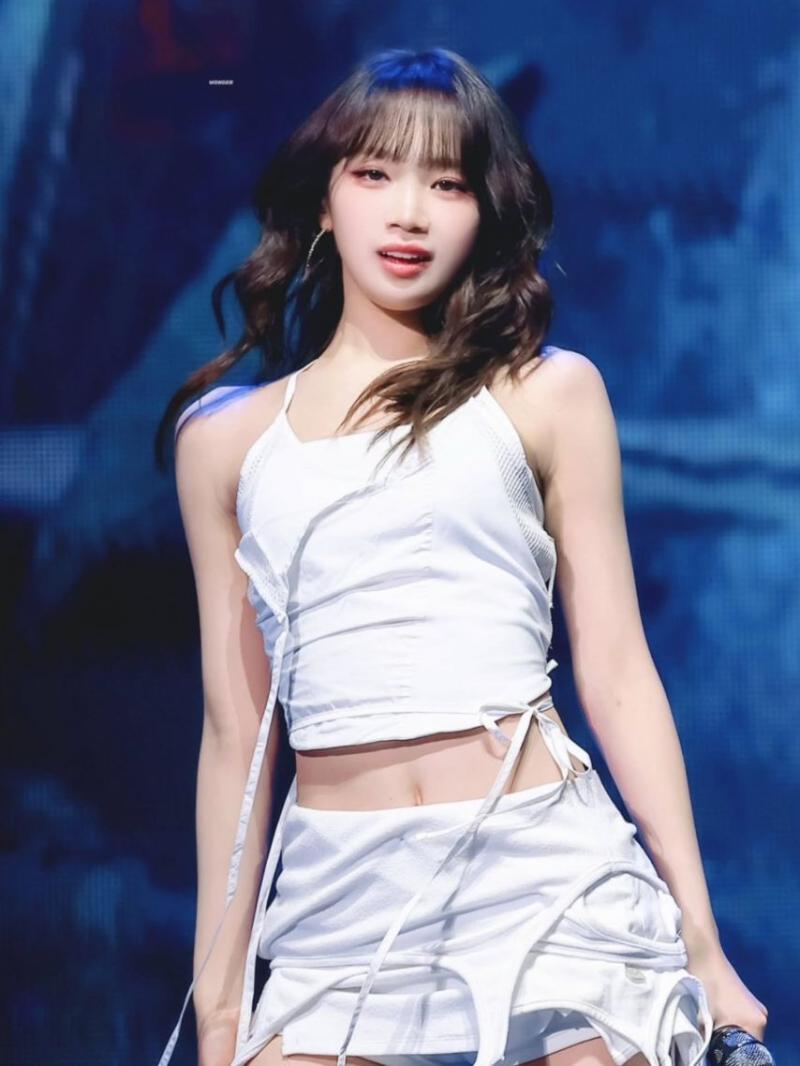 LE SSERAFIM (르세라핌) 김채원
