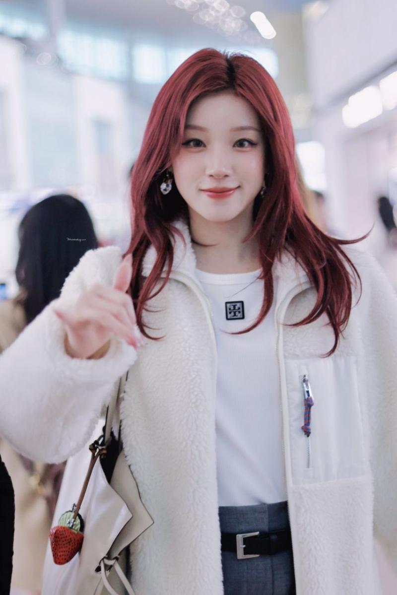 아이들 우기 출국