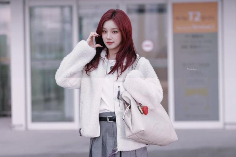 아이들 우기 출국