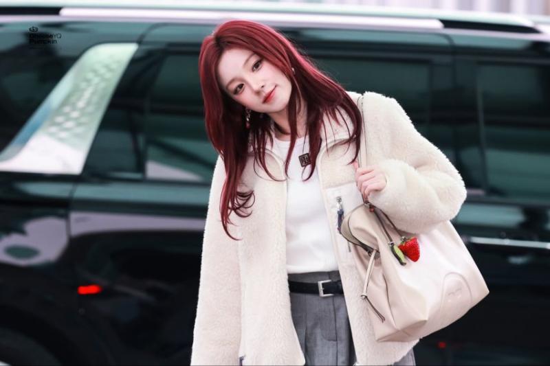 아이들 우기 출국