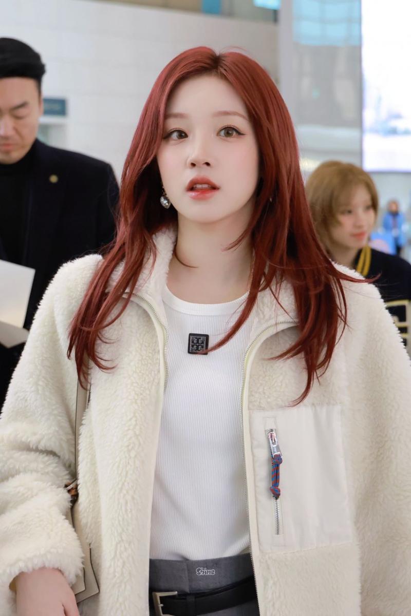 아이들 우기 출국