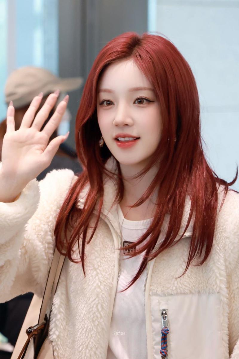 아이들 우기 출국