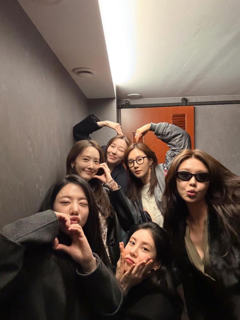 수영 윤아 서현 유리 써니 티파니 소녀시대