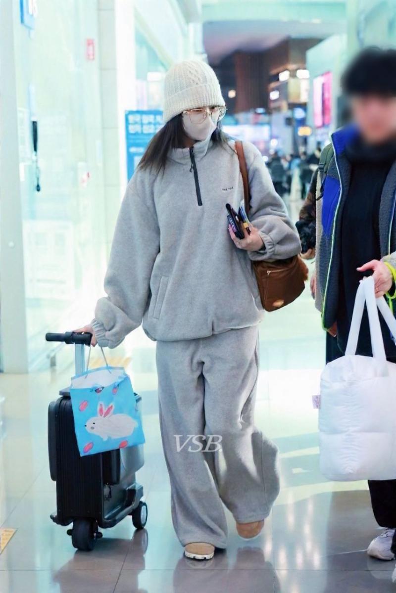 트와이스 사나 쯔위 출국