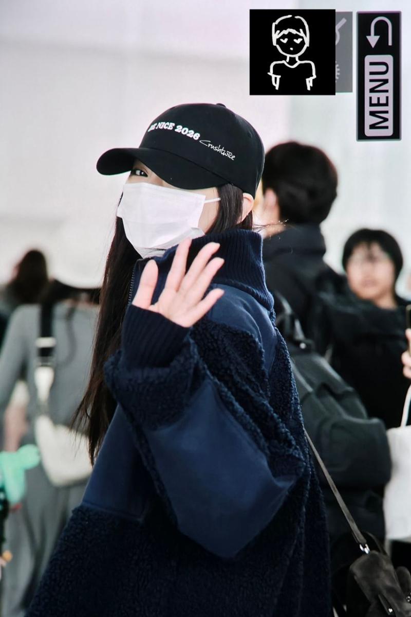 트와이스 사나 쯔위 출국