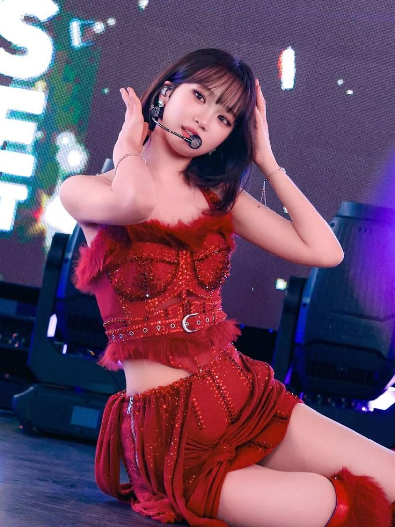 LE SSERAFIM (르세라핌) 김채원