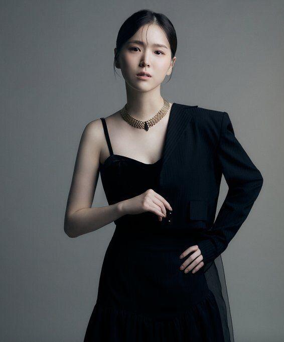 배우 김지은
