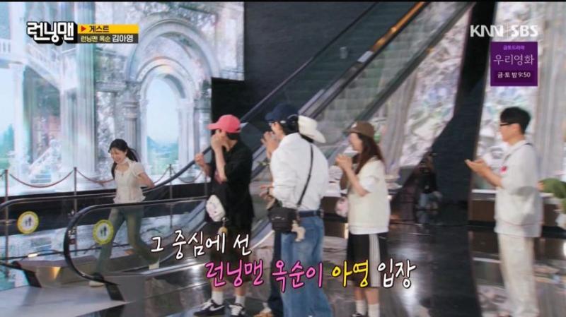 썸남이 둘이나 있다고 해서 풀세팅한 김아영 의상, 표정