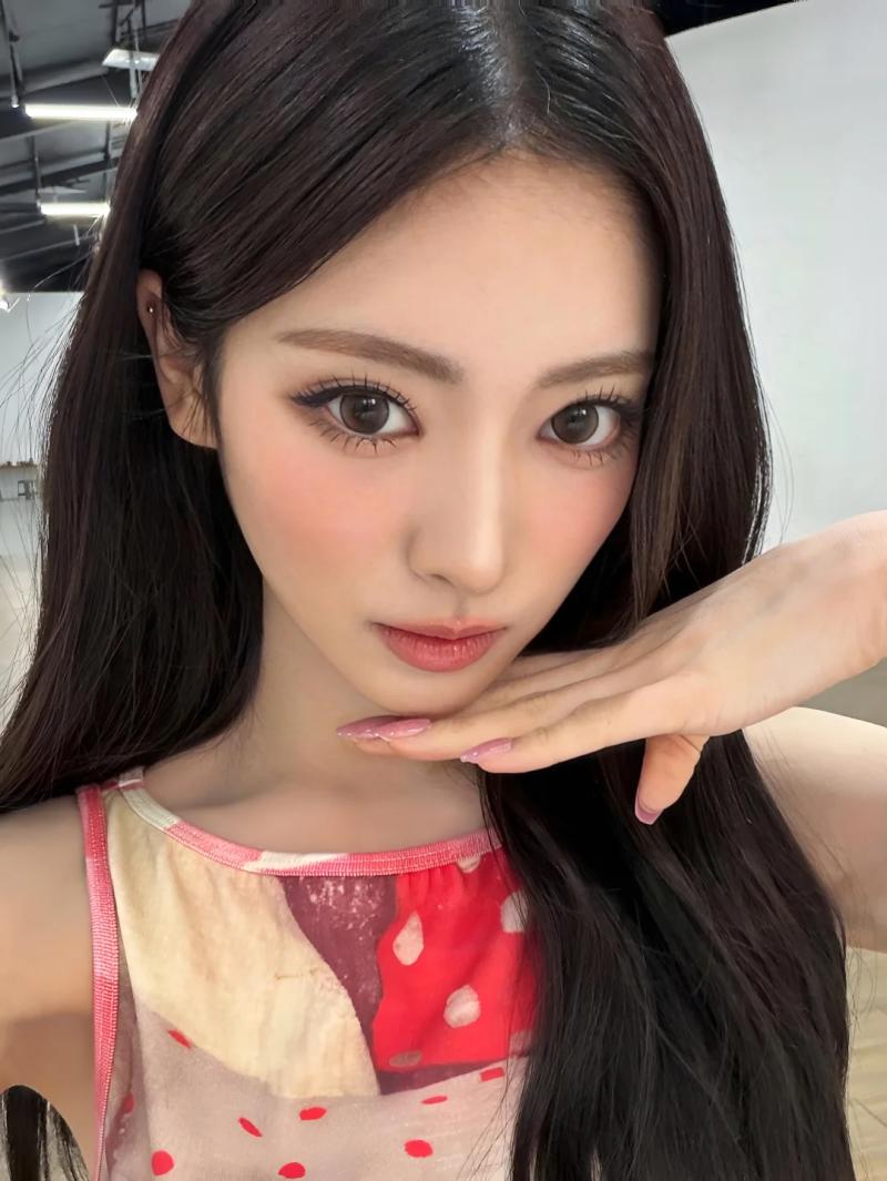 MEOVV (미야오) 안나