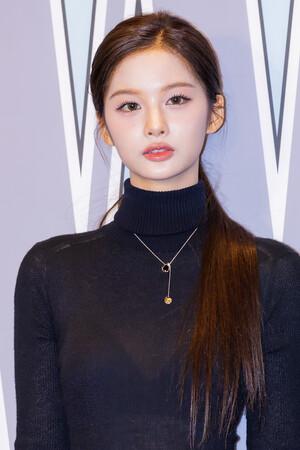 브라 살짝 비치는 엔믹스 설윤