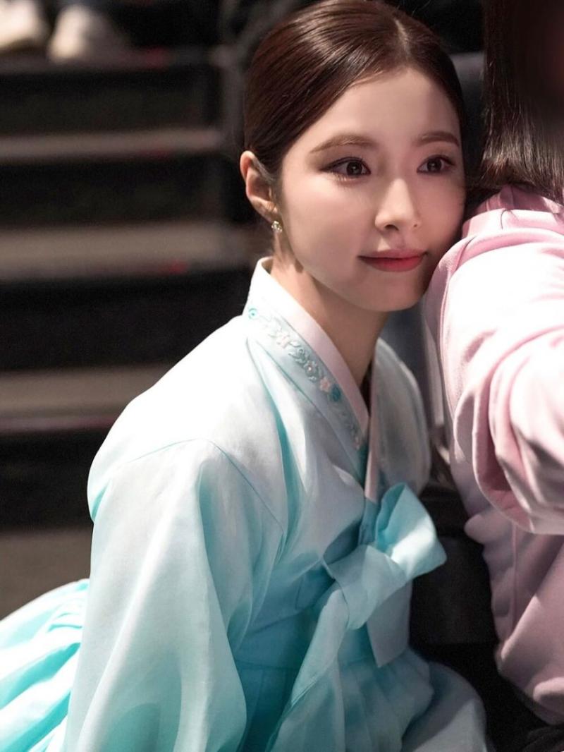 신세경 한복