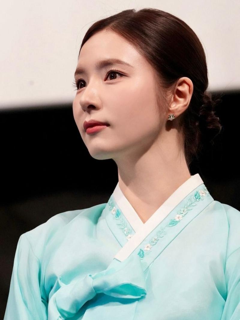 신세경 한복