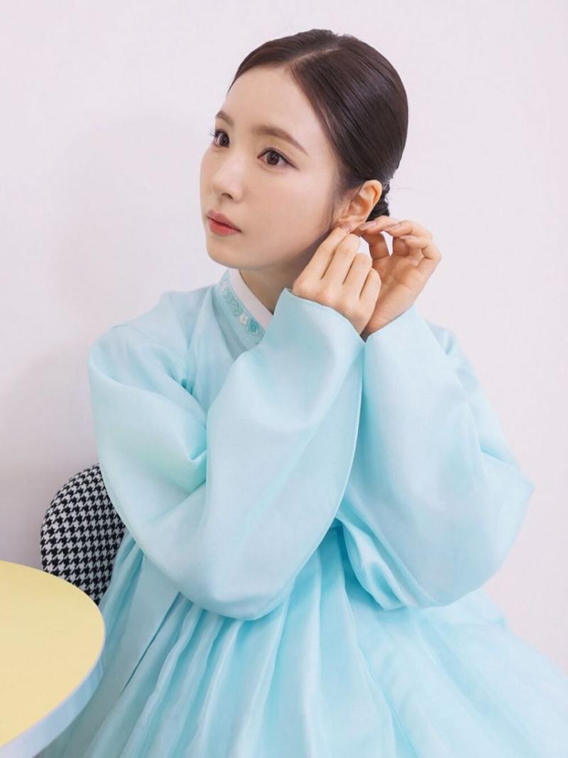 신세경 한복