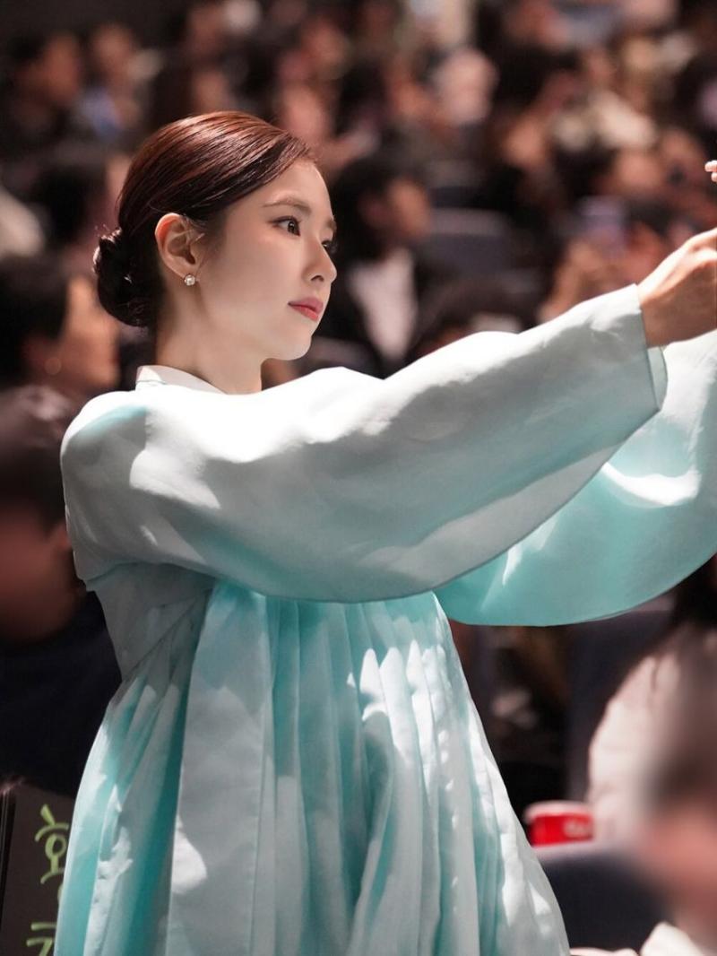 신세경 한복