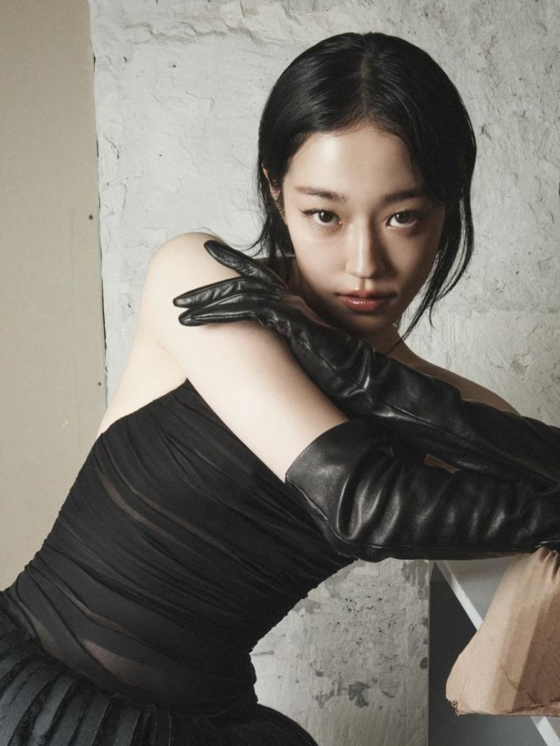 노윤서 BALENCIAGA