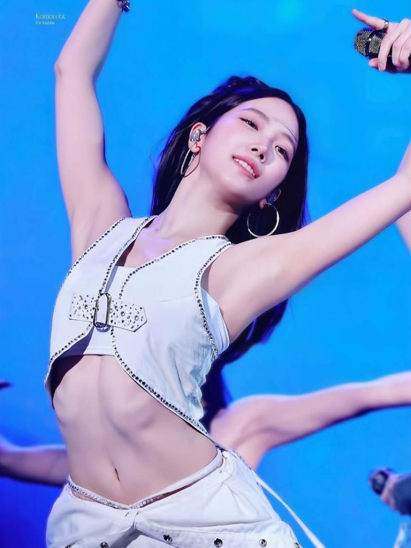 LE SSERAFIM (르세라핌) 카즈하