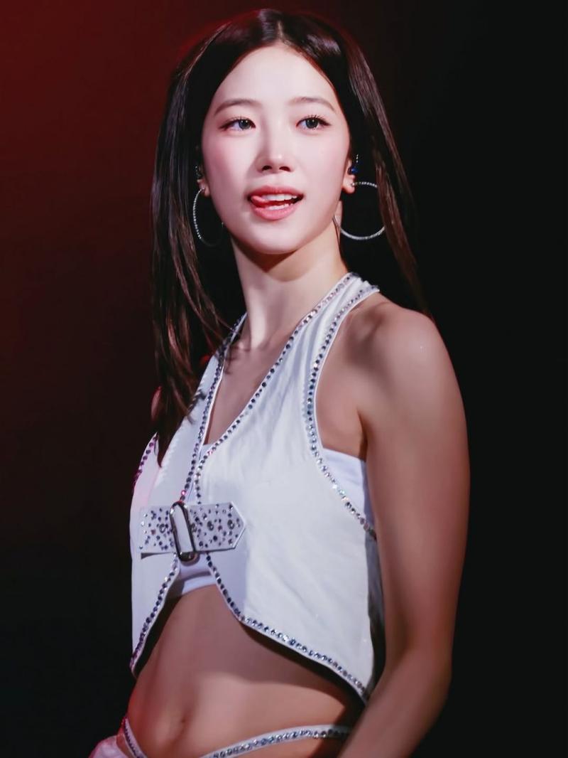 LE SSERAFIM (르세라핌) 카즈하
