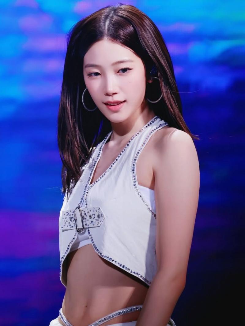 LE SSERAFIM (르세라핌) 카즈하
