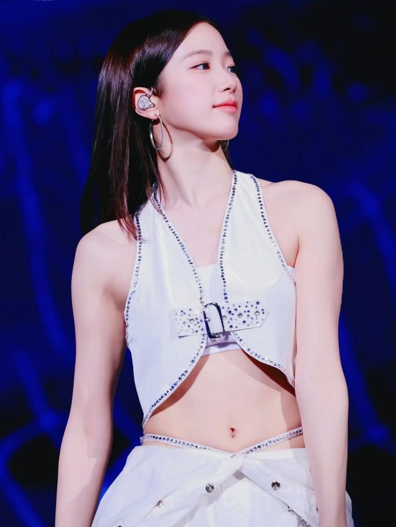 LE SSERAFIM (르세라핌) 카즈하