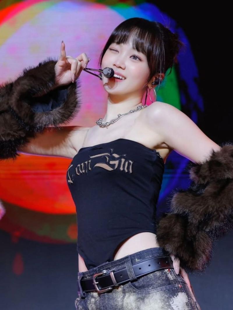 LE SSERAFIM (르세라핌) 김채원