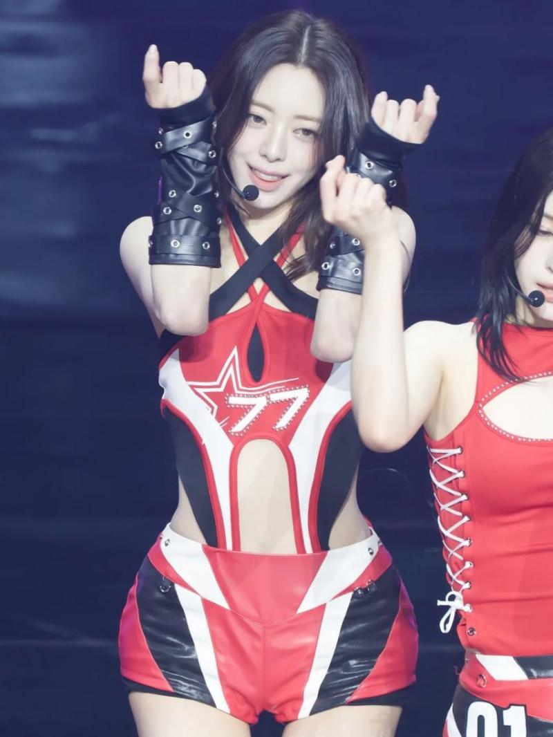 ITZY (있지) 유나