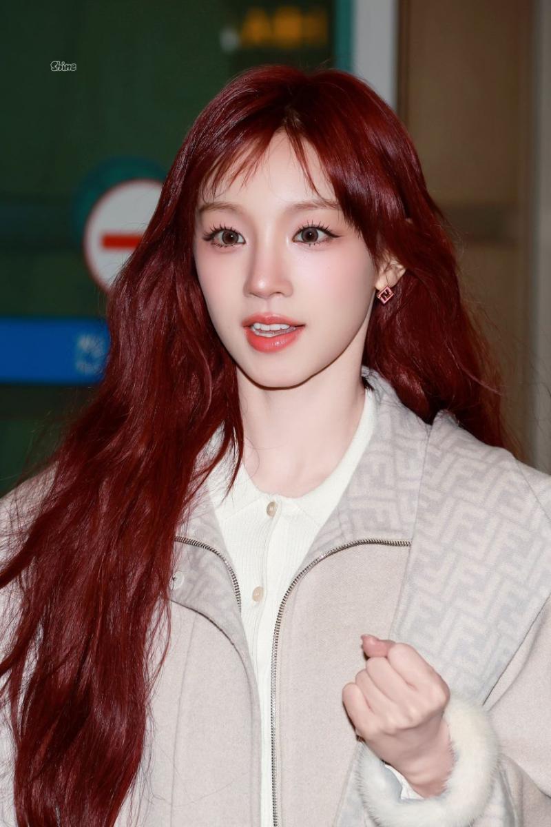 아이들 우기 출국