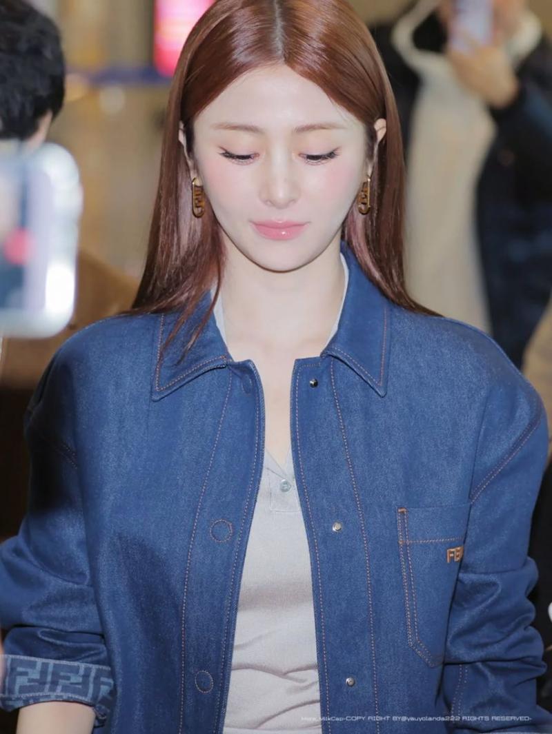 LE SSERAFIM (르세라핌) 허윤진