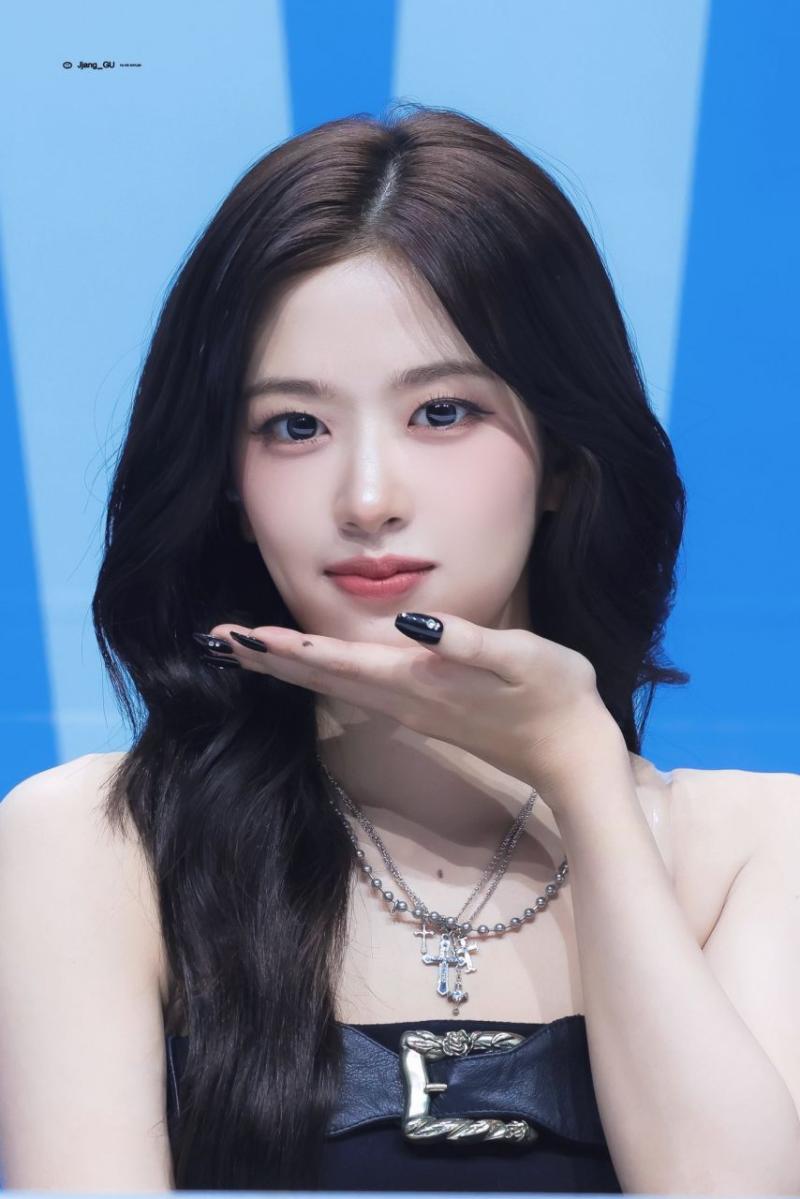 아이브 안유진