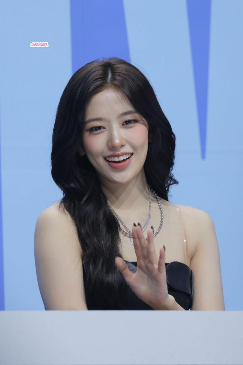 아이브 안유진